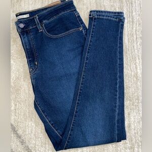 Women’s Levi skinny Jean size 33